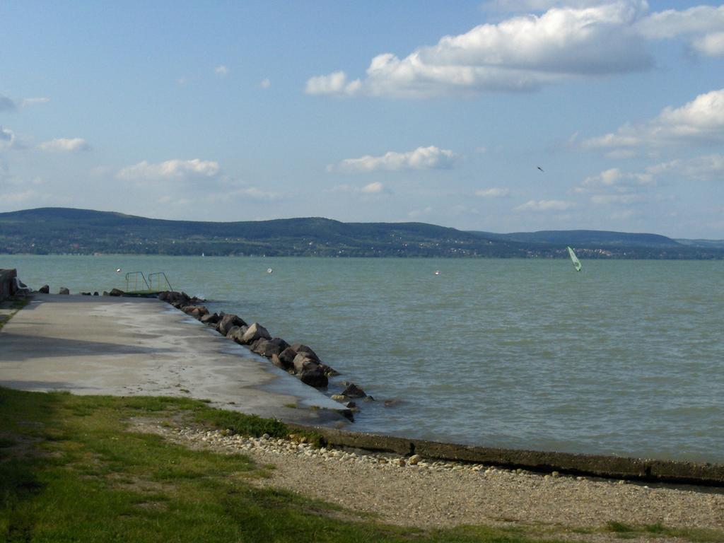 Apartmanhaz Horvath Balatonboglar Exterior photo